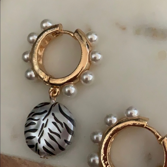 Zebra Huggie Earrings - Picture 5 of 5